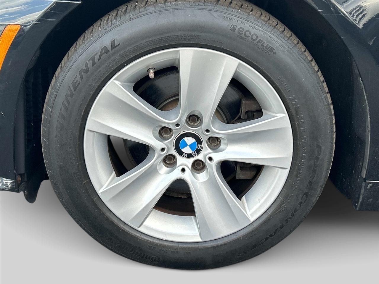 BMW 5 Series 4dr Sdn 528i xDrive AWD 2012