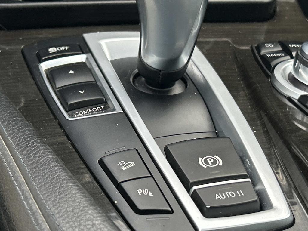 BMW 5 Series 4dr Sdn 528i xDrive AWD 2012