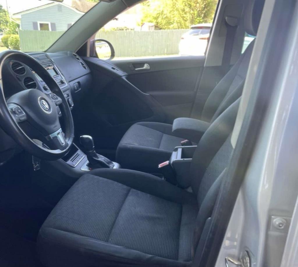 Volkswagen Tiguan 4WD 4dr Auto SE w/Sunroof & Nav 2013