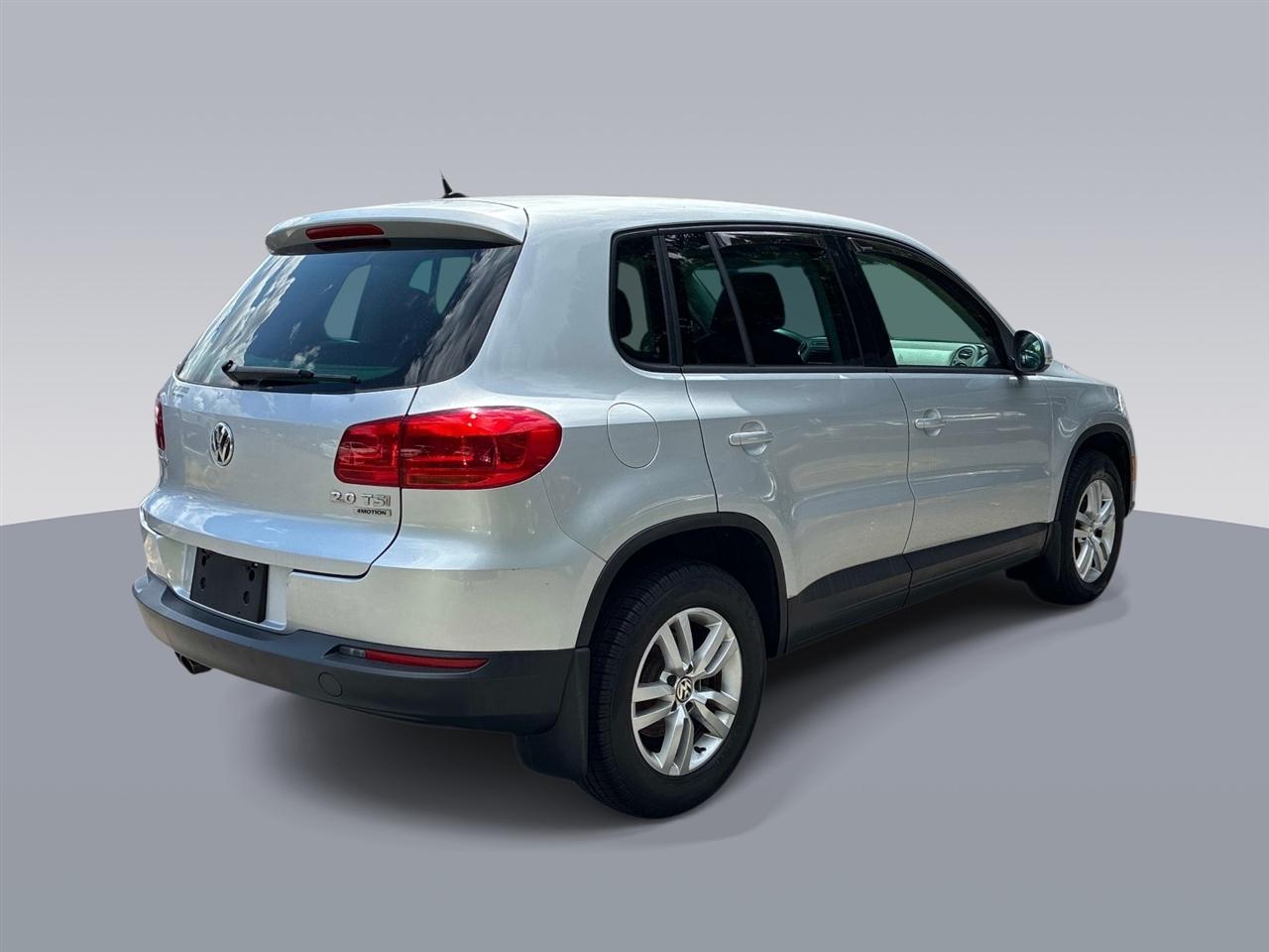 Volkswagen Tiguan 4WD 4dr Auto SE w/Sunroof & Nav 2013