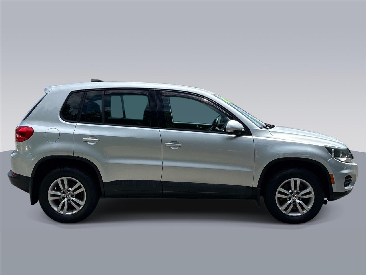 Volkswagen Tiguan 4WD 4dr Auto SE w/Sunroof & Nav 2013