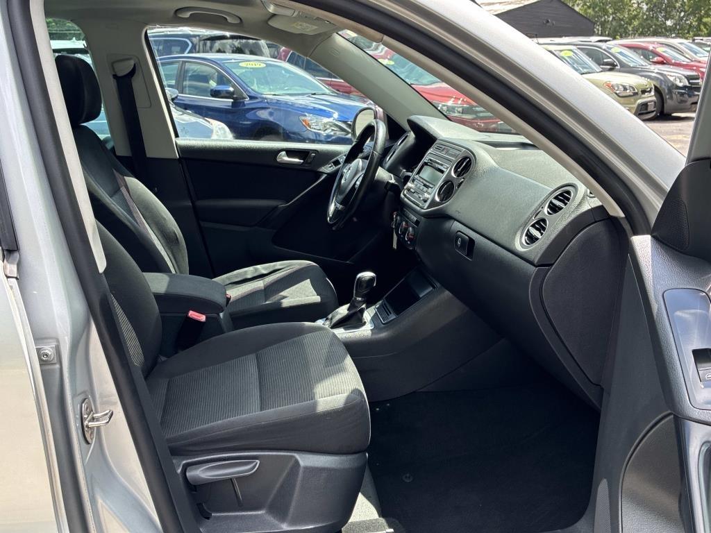 Volkswagen Tiguan 4WD 4dr Auto SE w/Sunroof & Nav 2013
