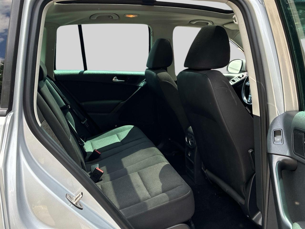 Volkswagen Tiguan 4WD 4dr Auto SE w/Sunroof & Nav 2013