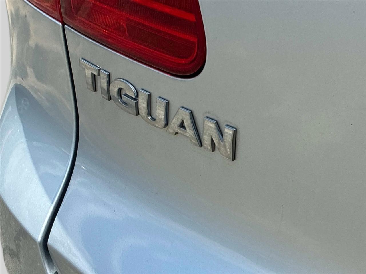 Volkswagen Tiguan 4WD 4dr Auto SE w/Sunroof & Nav 2013