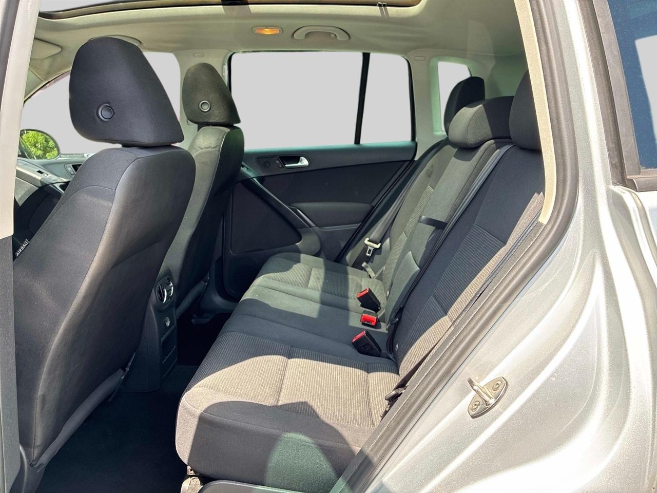 Volkswagen Tiguan 4WD 4dr Auto SE w/Sunroof & Nav 2013
