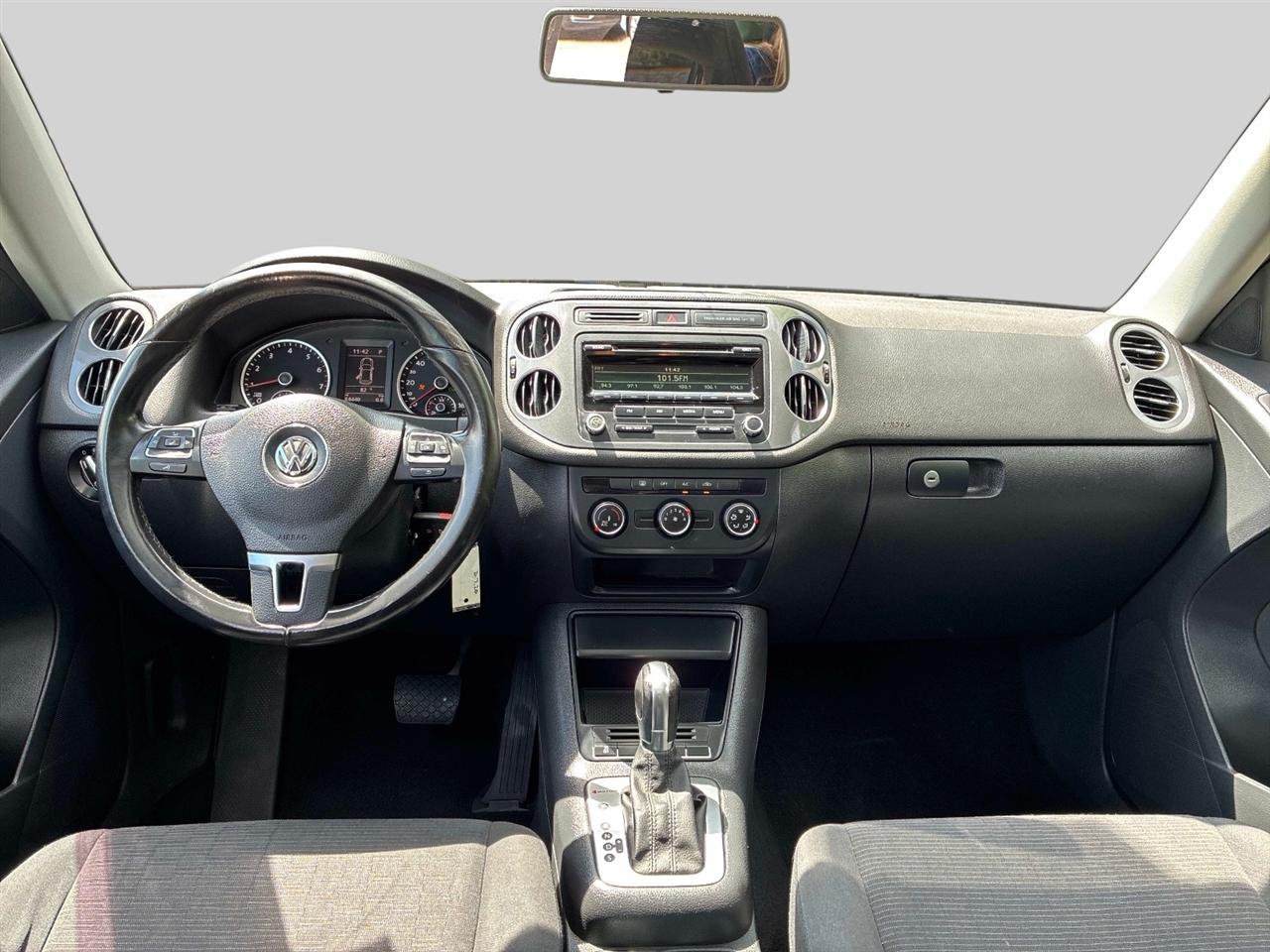 Volkswagen Tiguan 4WD 4dr Auto SE w/Sunroof & Nav 2013