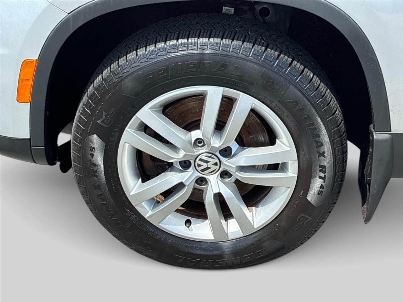 Volkswagen Tiguan 4WD 4dr Auto SE w/Sunroof & Nav 2013