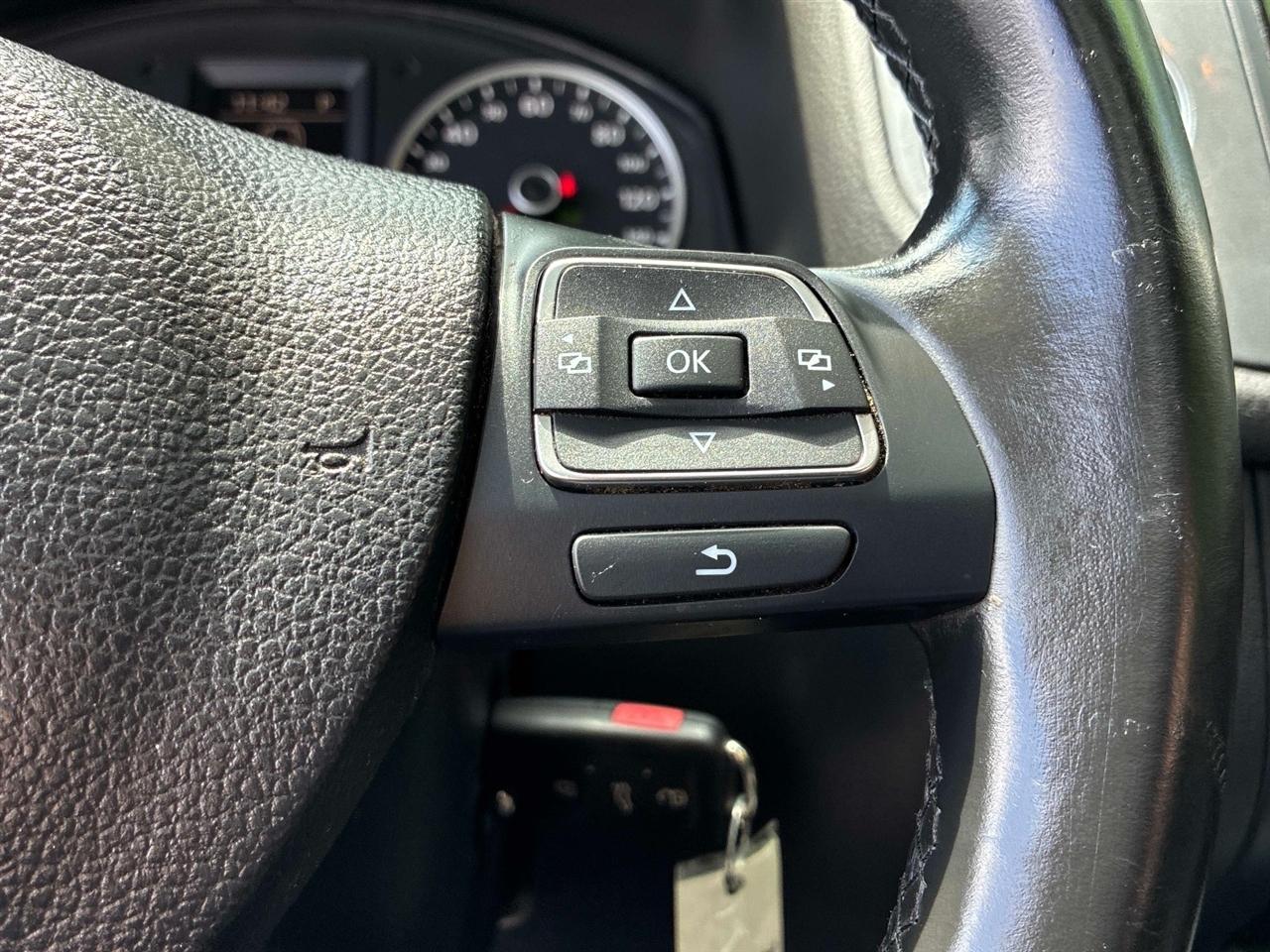 Volkswagen Tiguan 4WD 4dr Auto SE w/Sunroof & Nav 2013