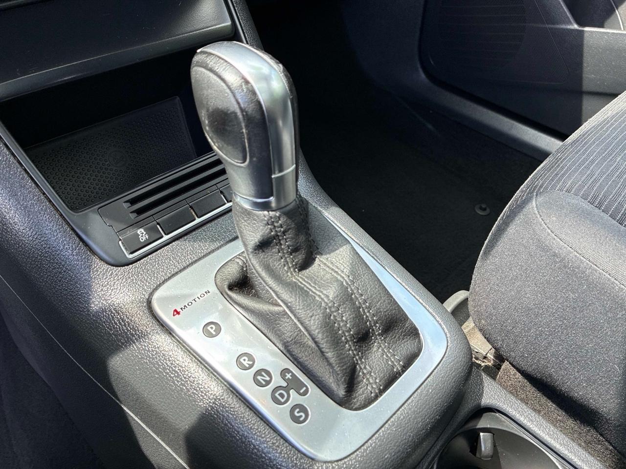 Volkswagen Tiguan 4WD 4dr Auto SE w/Sunroof & Nav 2013