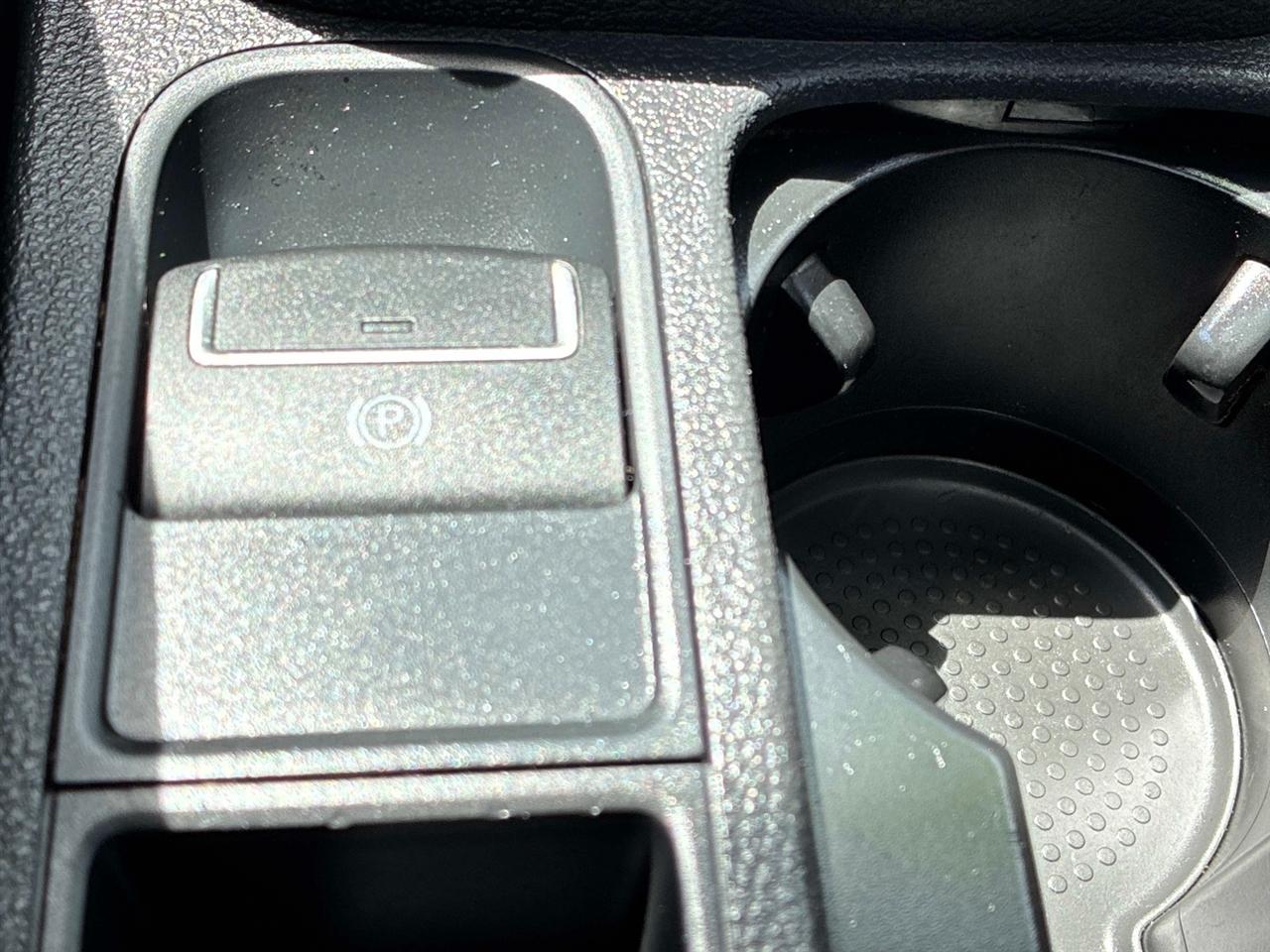 Volkswagen Tiguan 4WD 4dr Auto SE w/Sunroof & Nav 2013