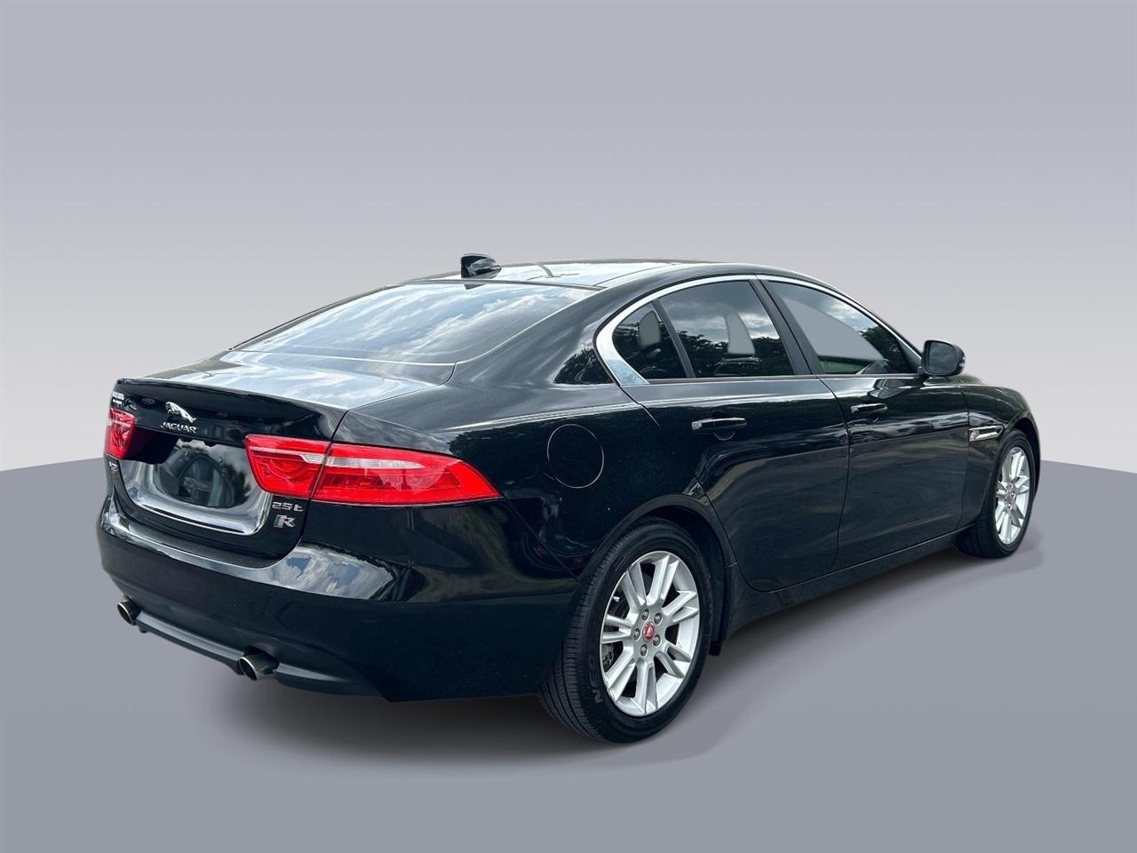 Jaguar XE 25t Premium RWD 2017