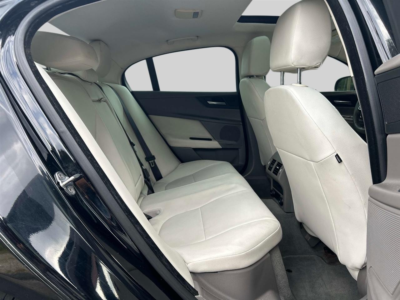 Jaguar XE 25t Premium RWD 2017