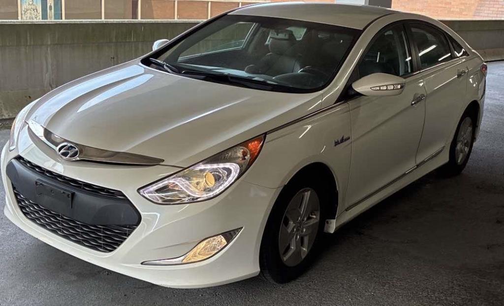 Hyundai Sonata 4dr Sdn 2.4L Auto Hybrid 2012