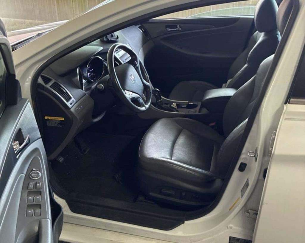 Hyundai Sonata 4dr Sdn 2.4L Auto Hybrid 2012