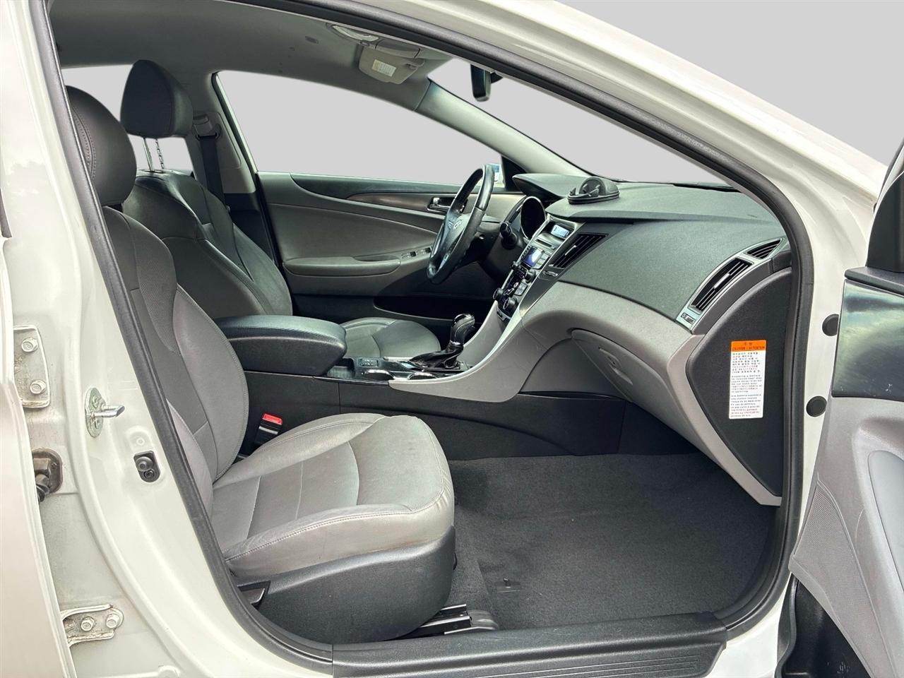 Hyundai Sonata 4dr Sdn 2.4L Auto Hybrid 2012