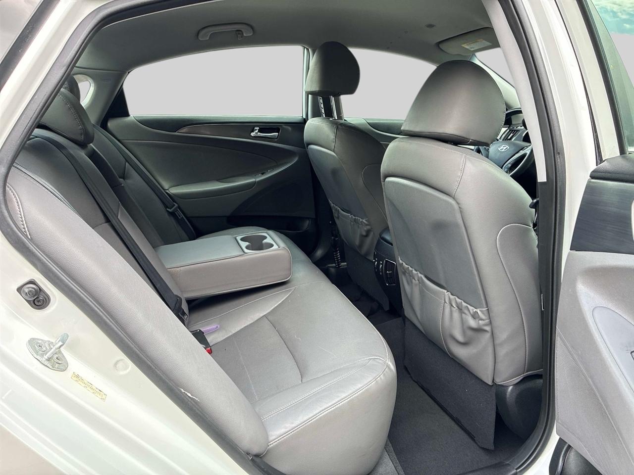 Hyundai Sonata 4dr Sdn 2.4L Auto Hybrid 2012