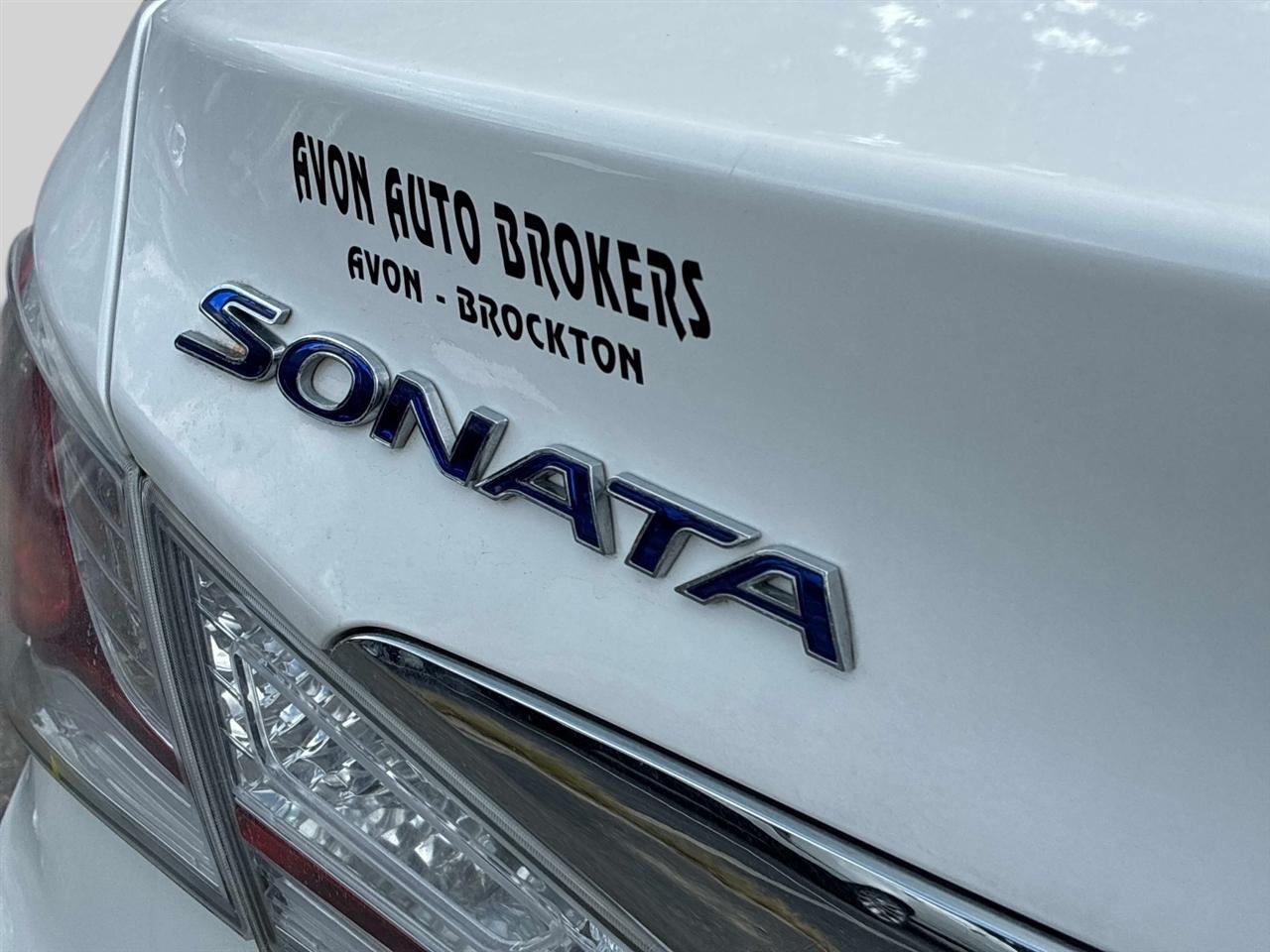 Hyundai Sonata 4dr Sdn 2.4L Auto Hybrid 2012