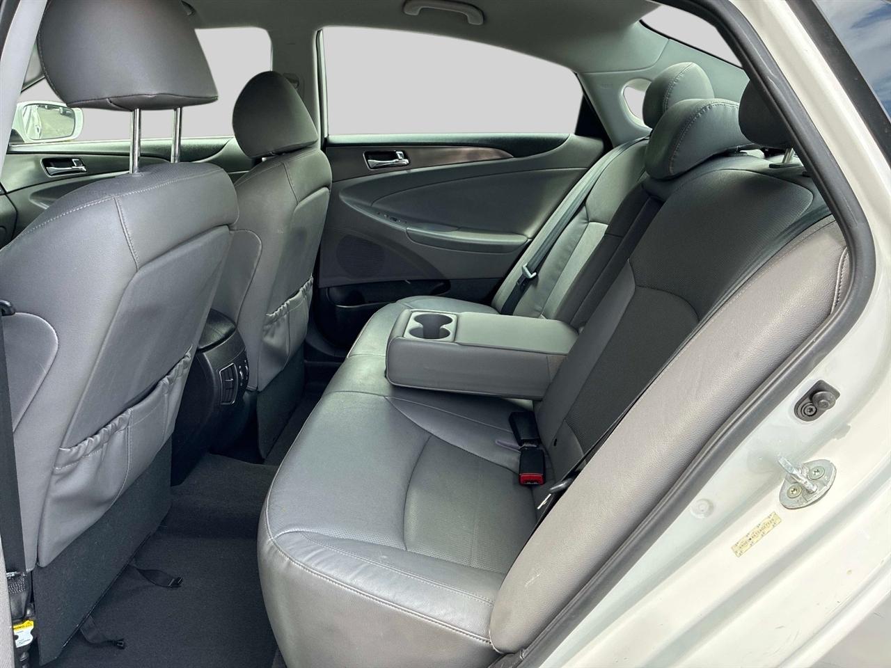 Hyundai Sonata 4dr Sdn 2.4L Auto Hybrid 2012