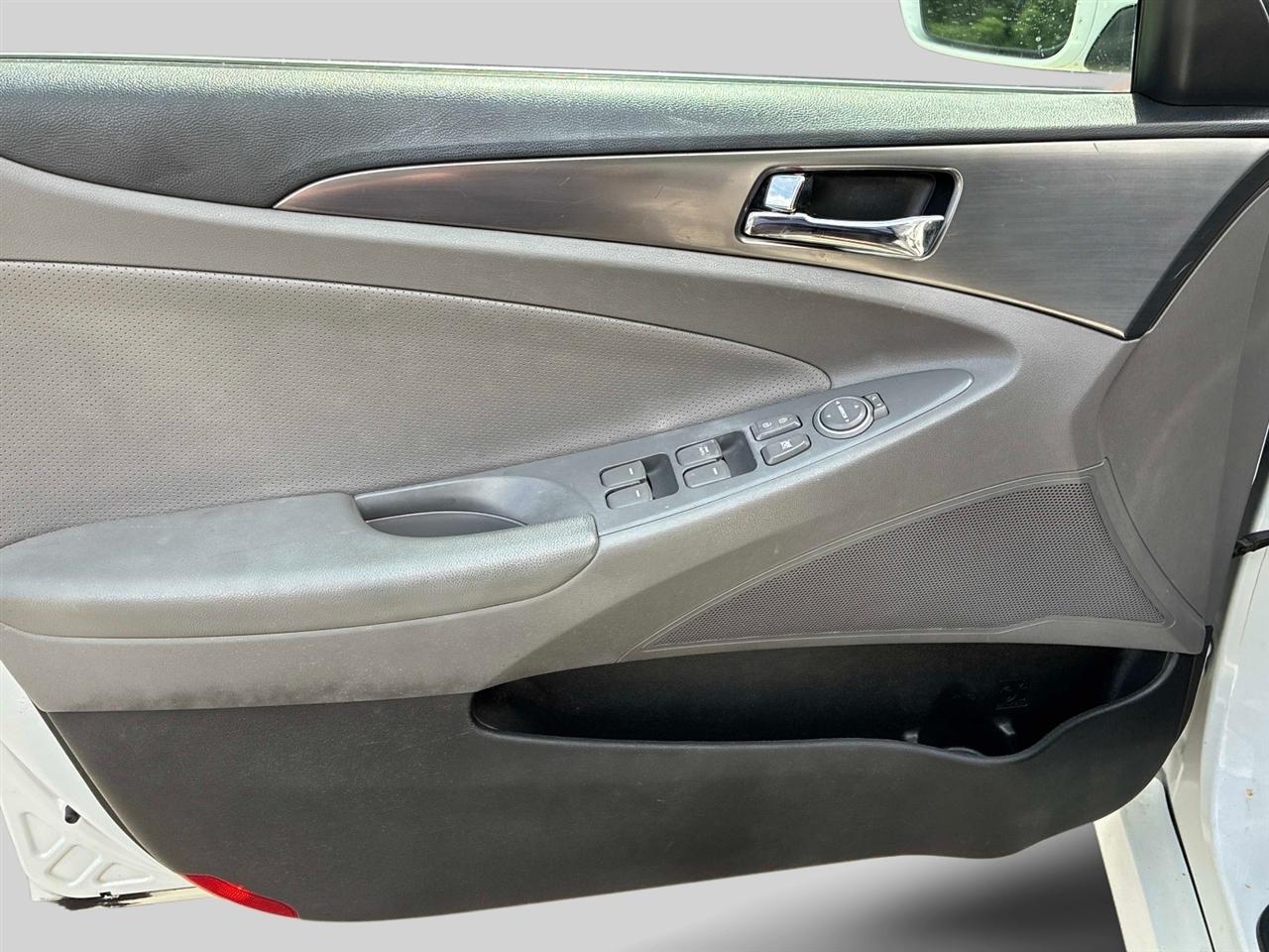 Hyundai Sonata 4dr Sdn 2.4L Auto Hybrid 2012