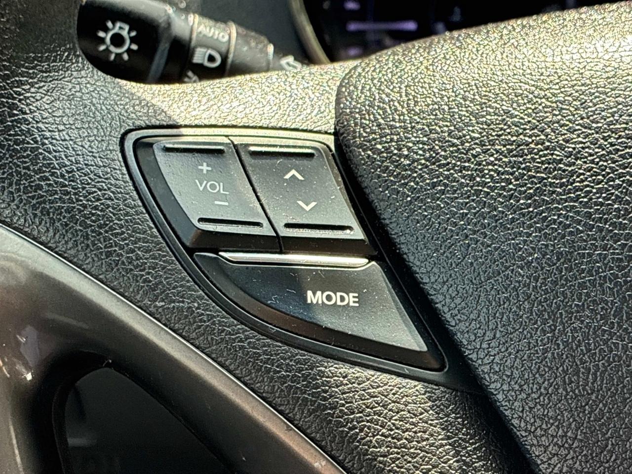 Hyundai Sonata 4dr Sdn 2.4L Auto Hybrid 2012