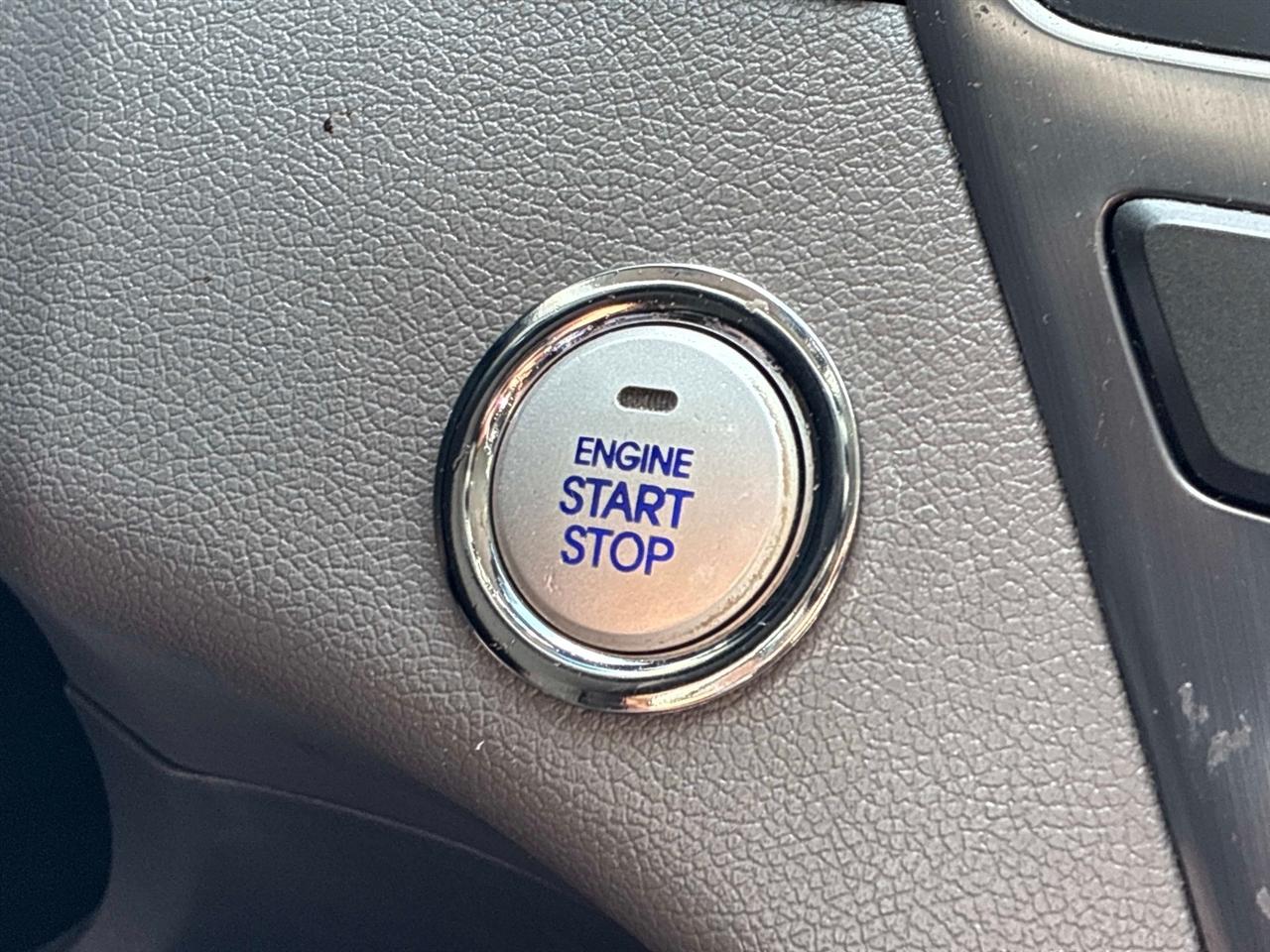 Hyundai Sonata 4dr Sdn 2.4L Auto Hybrid 2012