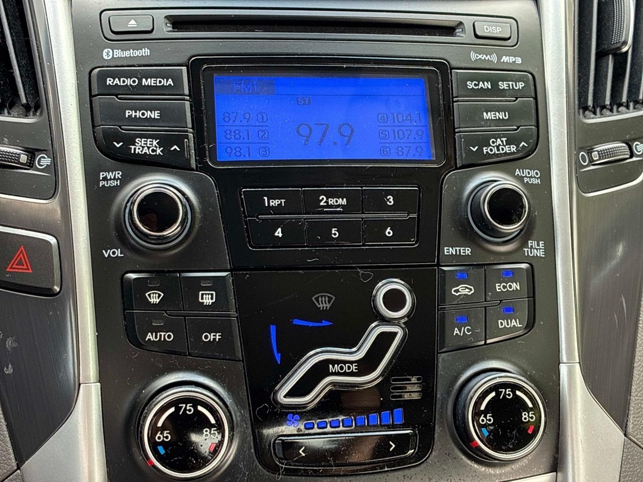 Hyundai Sonata 4dr Sdn 2.4L Auto Hybrid 2012