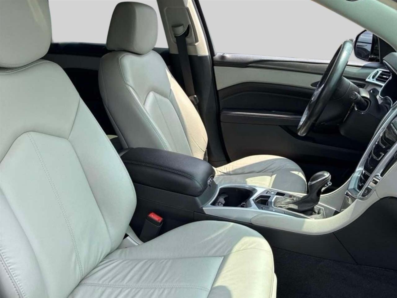 Cadillac SRX FWD 4dr Base 2014