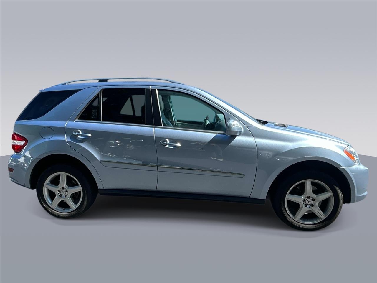 Mercedes-Benz M-Class 4MATIC 4dr 5.5L 2009
