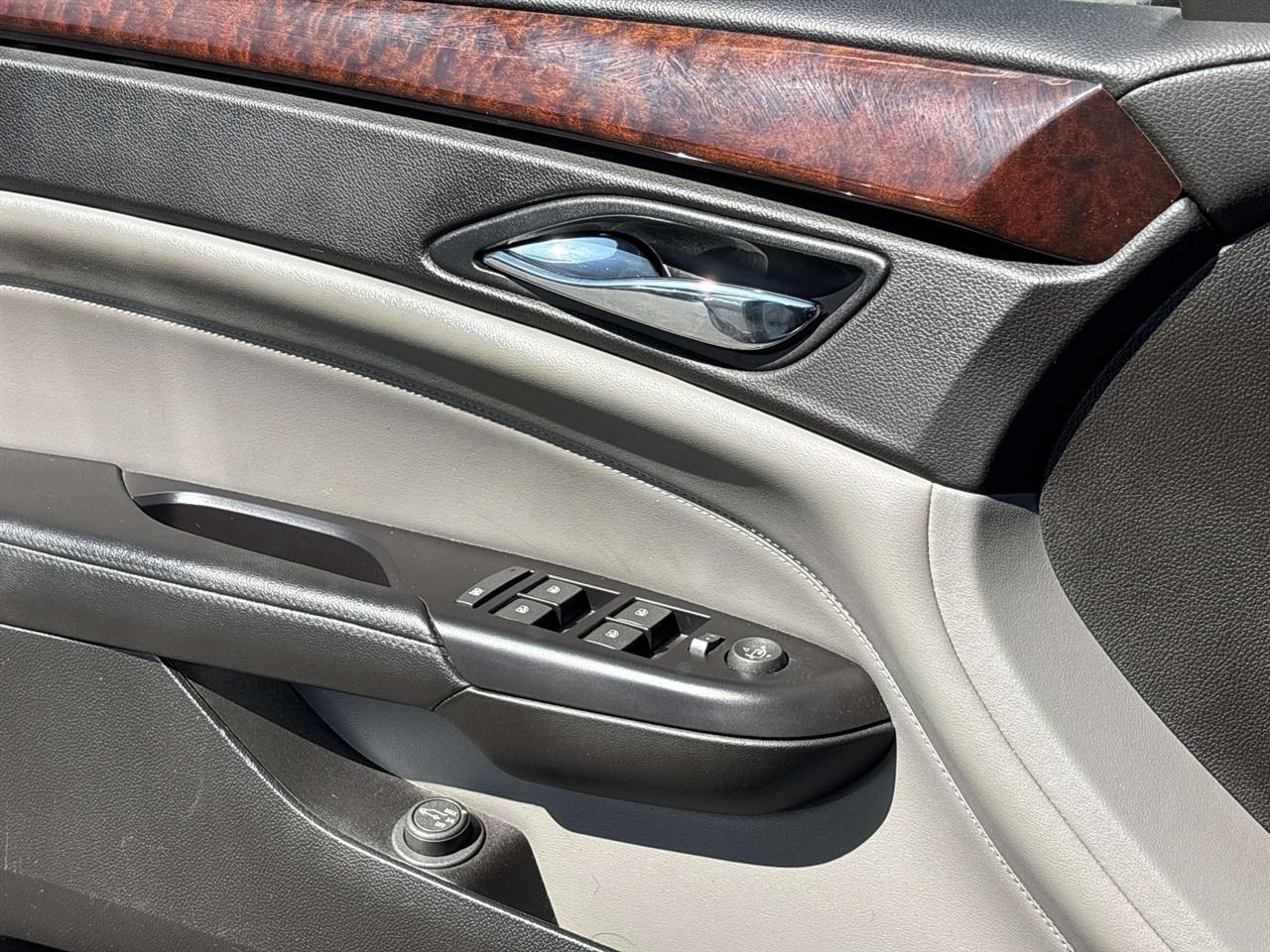 Cadillac SRX FWD 4dr Luxury Collection 2011