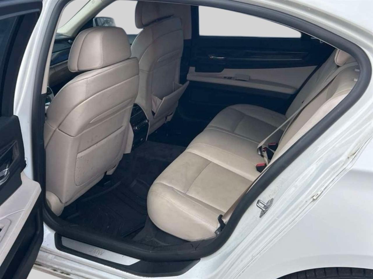 BMW 7 Series 4dr Sdn 750Li xDrive AWD 2010