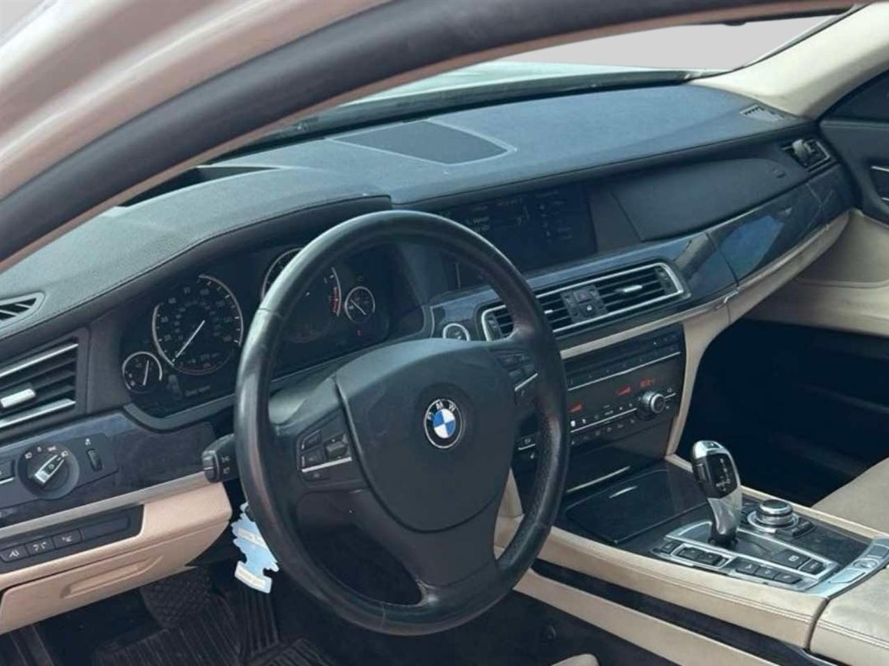 BMW 7 Series 4dr Sdn 750Li xDrive AWD 2010