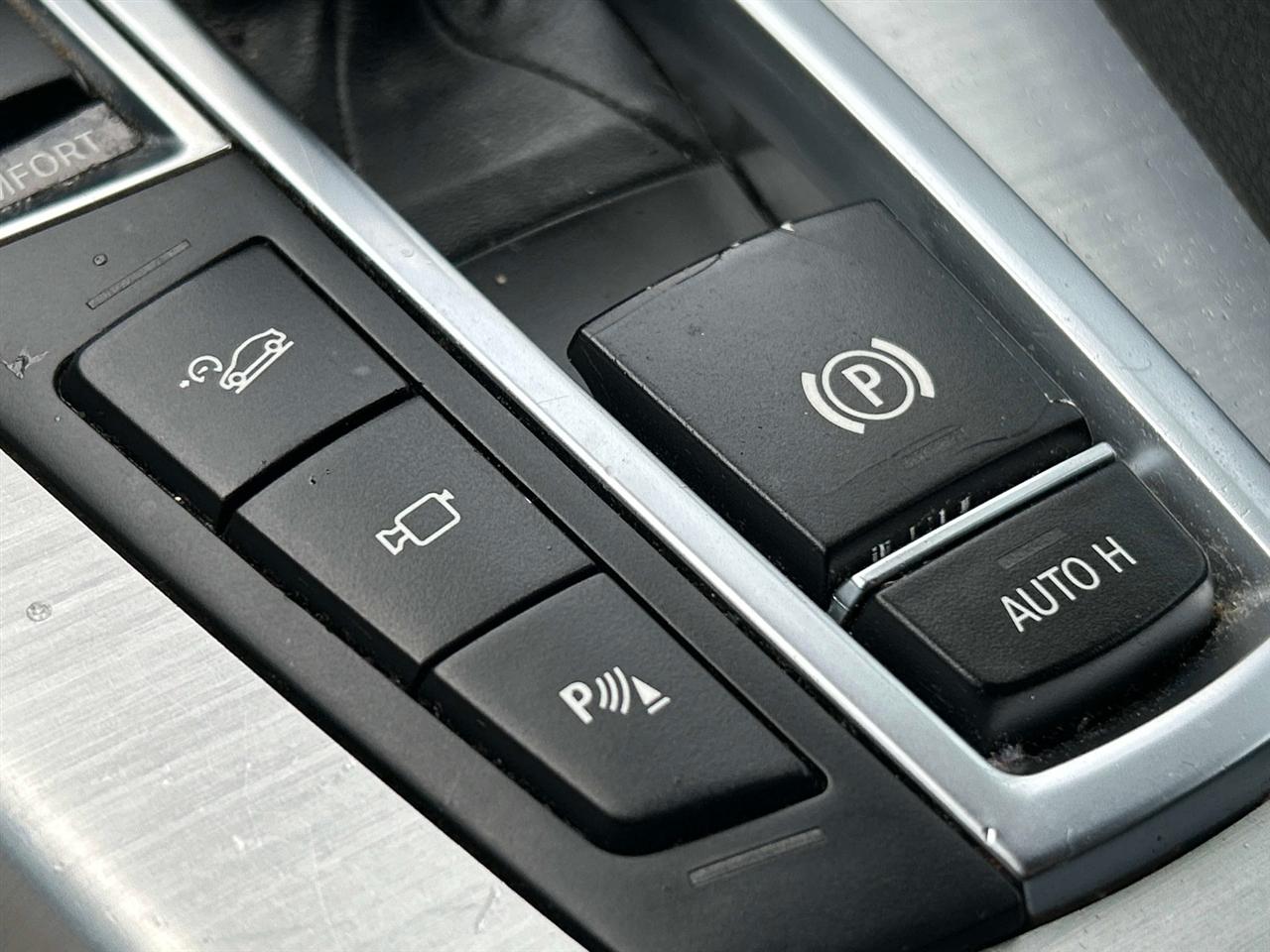 BMW 6 Series 2dr Cpe 650i xDrive 2012