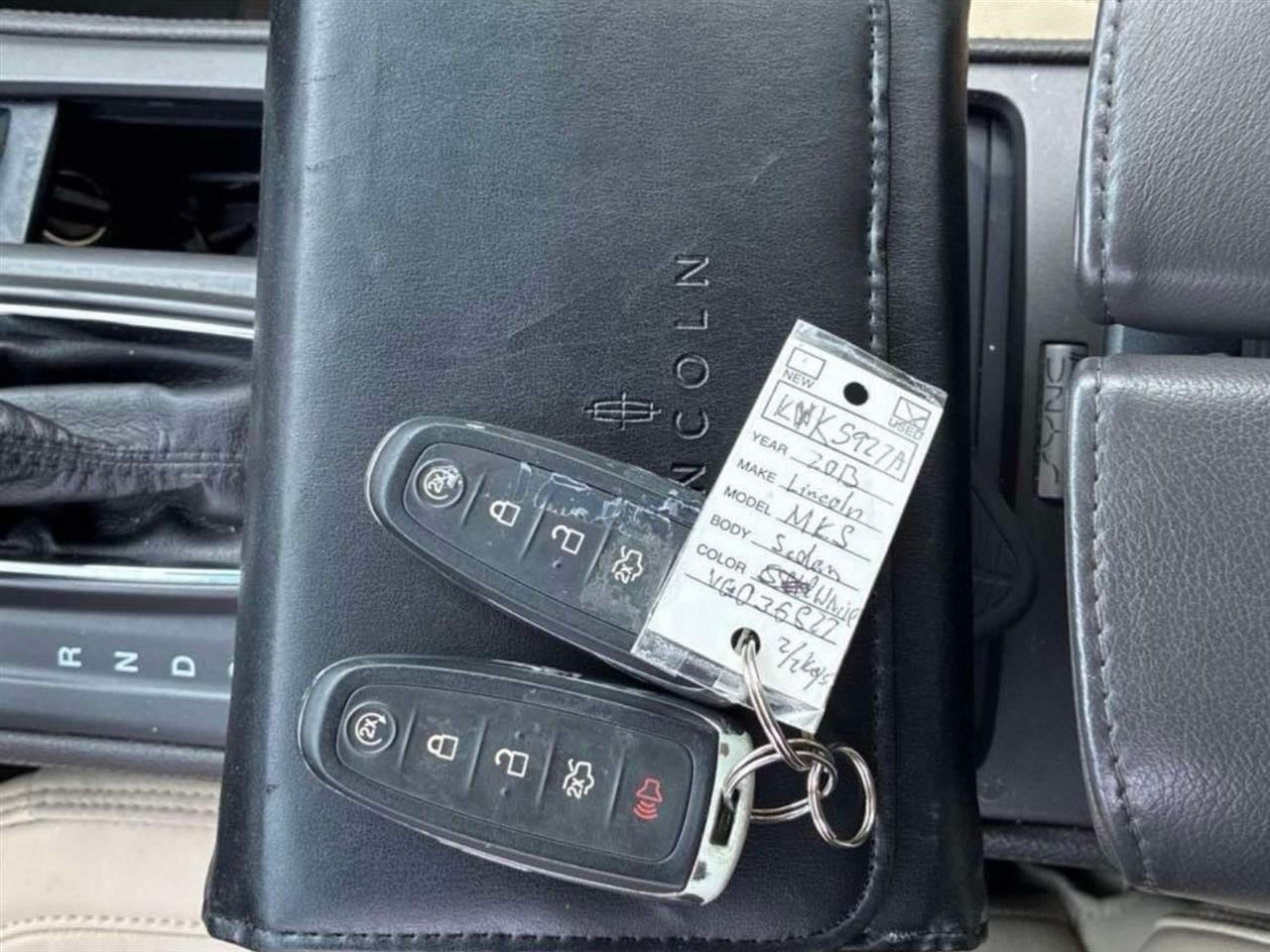 Lincoln MKS 4dr Sdn 3.7L AWD 2013