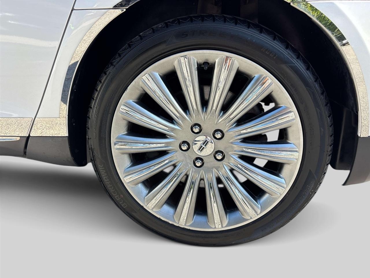 Lincoln MKS 4dr Sdn 3.7L AWD 2013