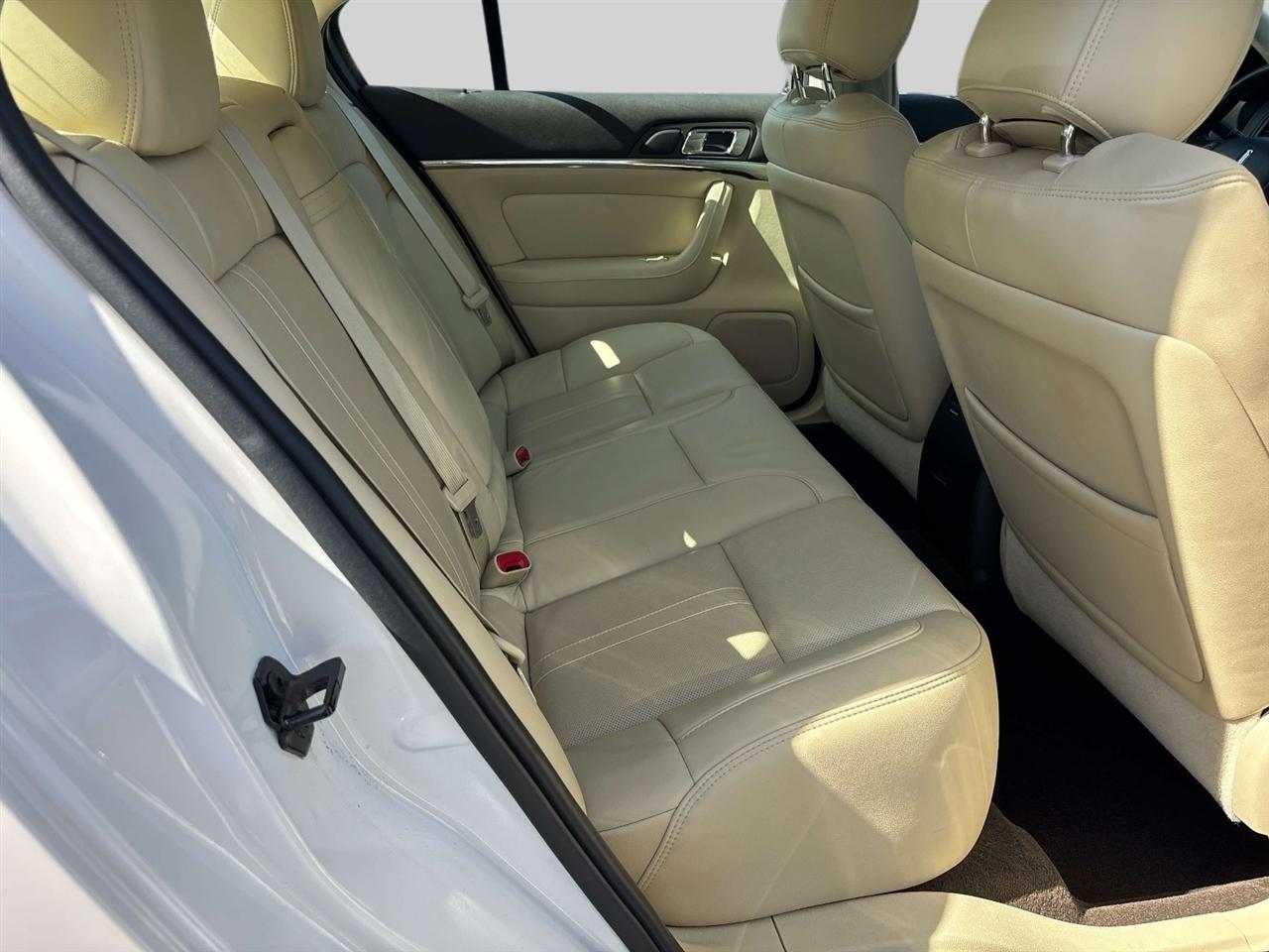 Lincoln MKS 4dr Sdn 3.7L AWD 2013
