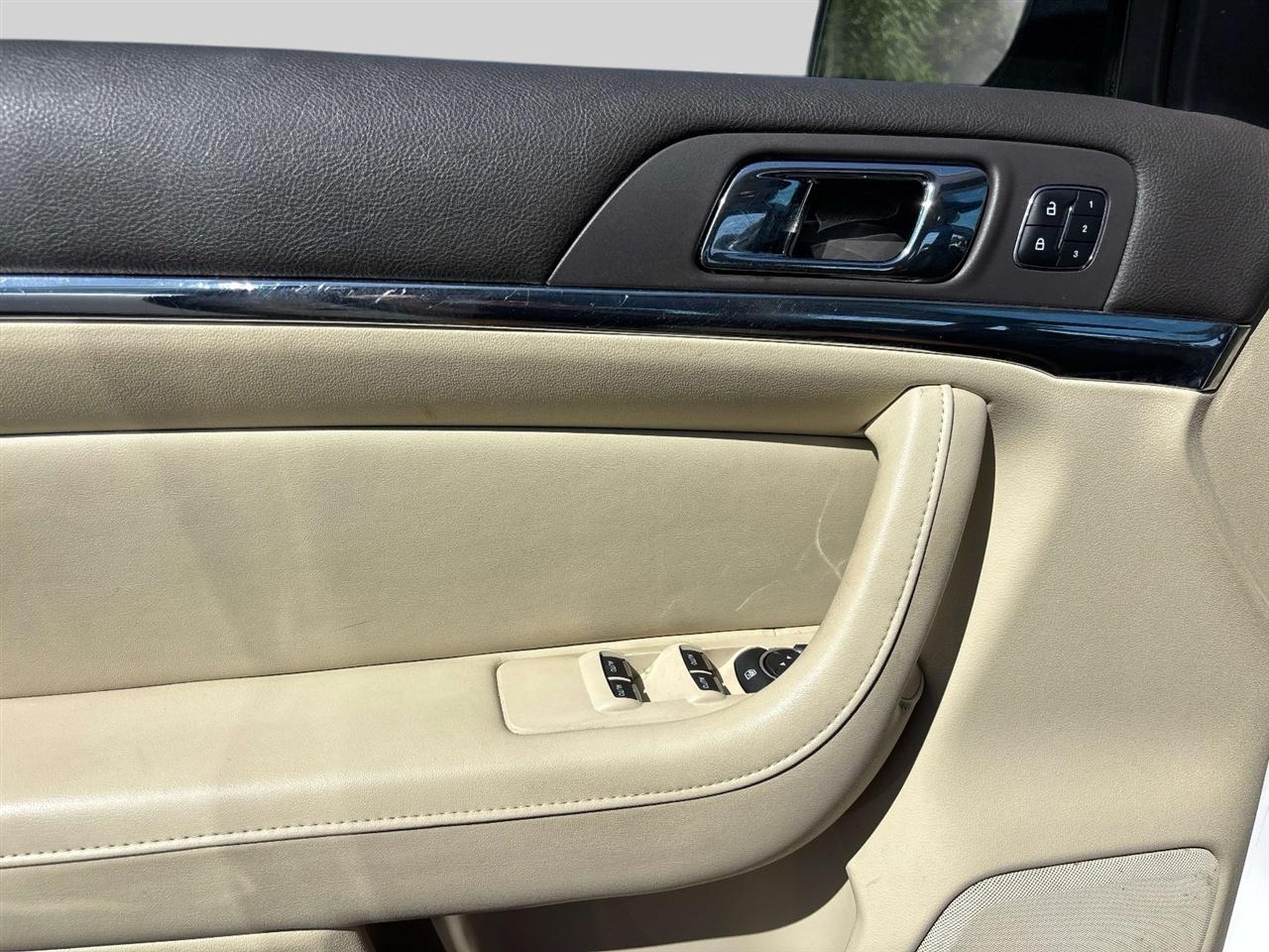 Lincoln MKS 4dr Sdn 3.7L AWD 2013