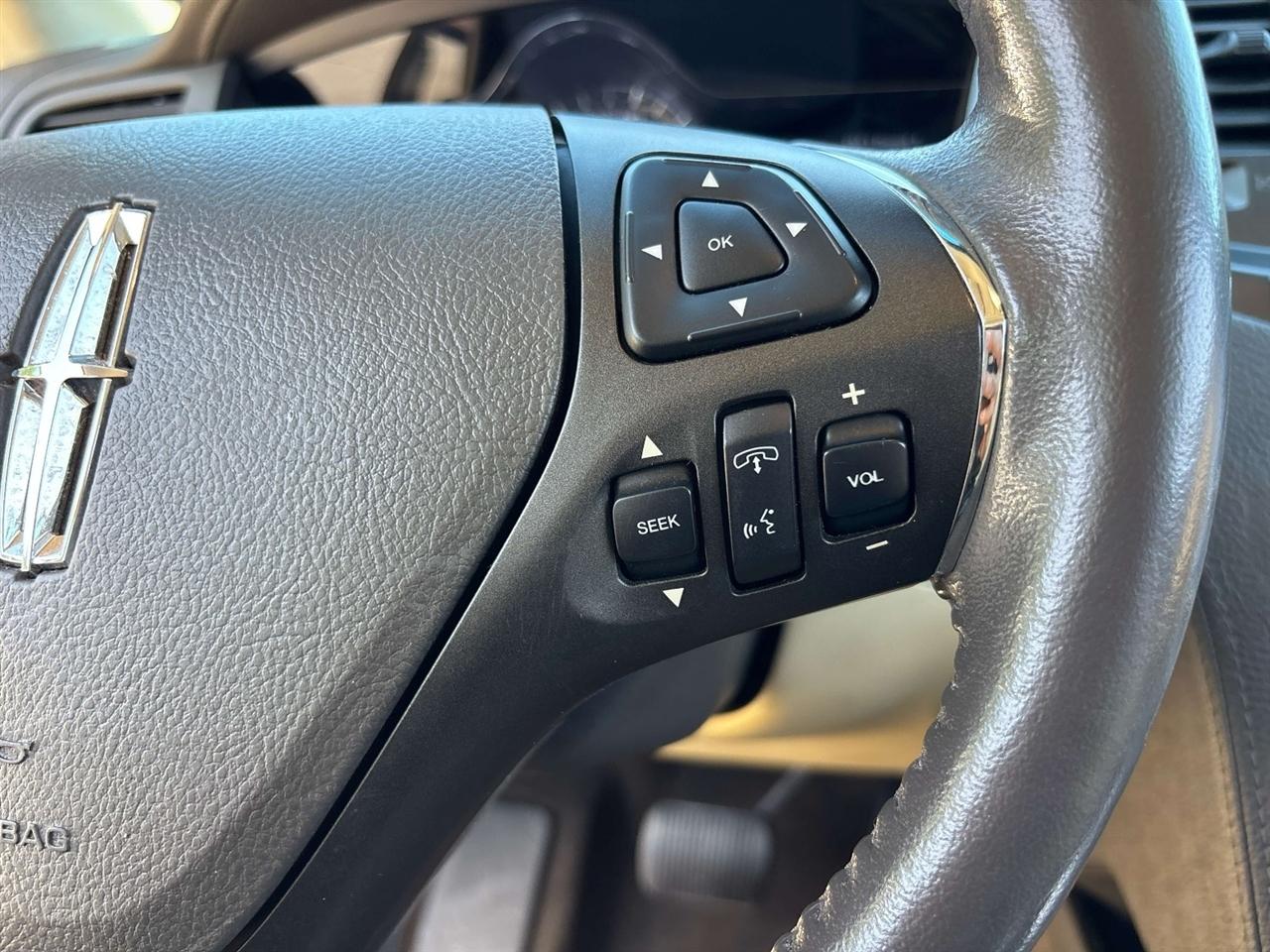 Lincoln MKS 4dr Sdn 3.7L AWD 2013