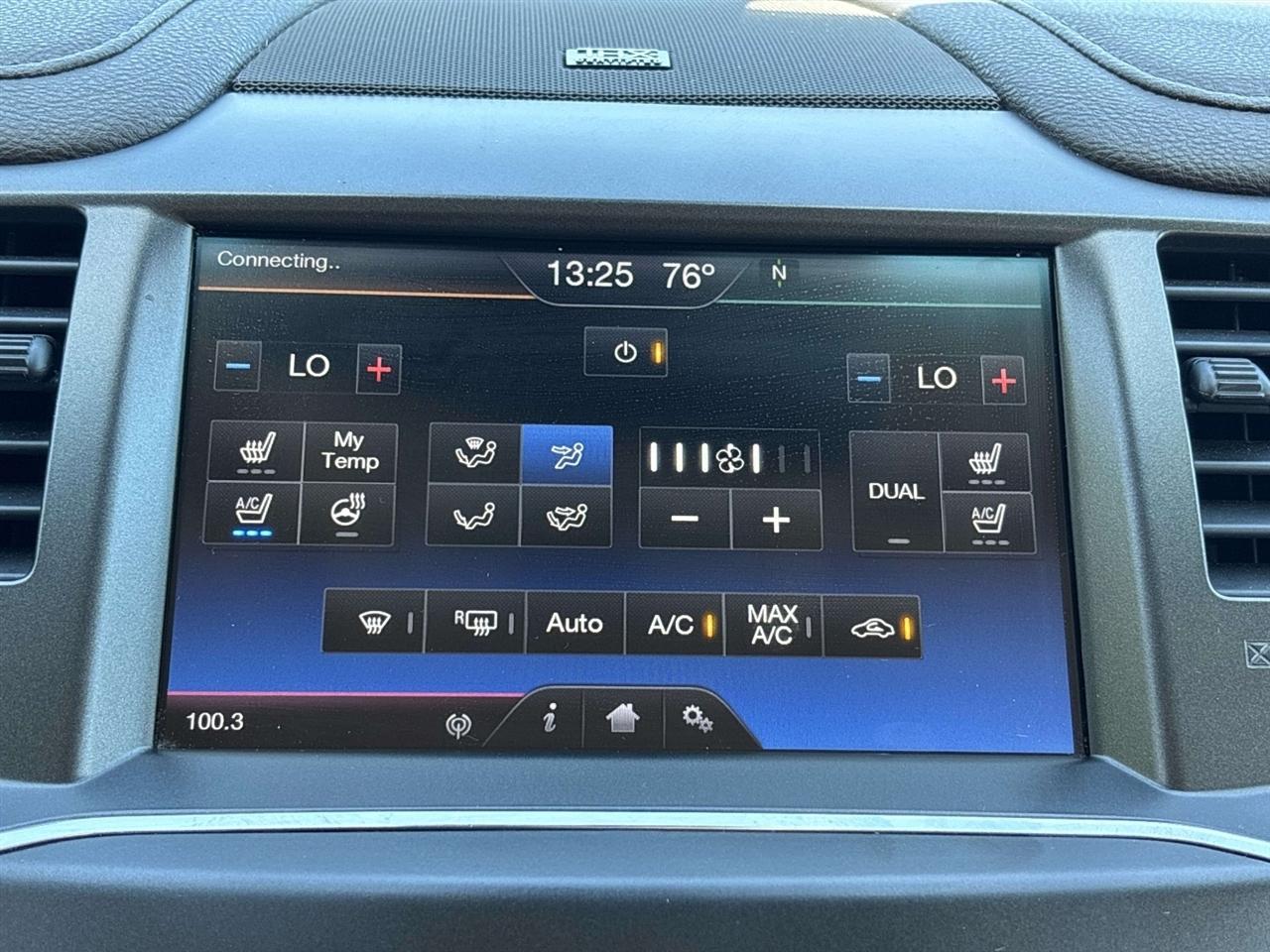 Lincoln MKS 4dr Sdn 3.7L AWD 2013