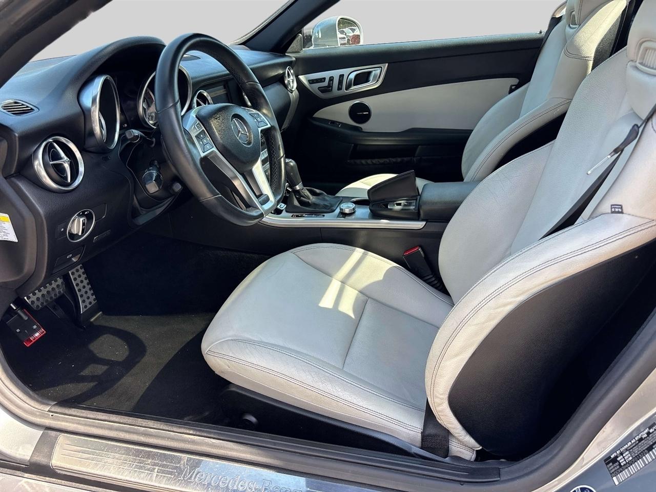 Mercedes-Benz SLK-Class 2dr Roadster SLK 350 2012