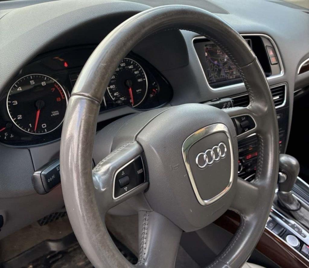 Audi Q5 quattro 4dr 3.2L Premium Plus 2012