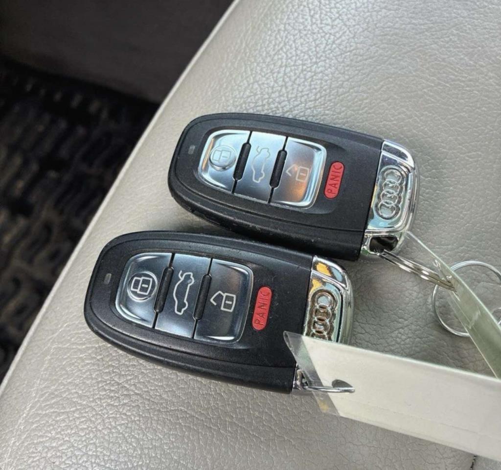 Audi Q5 quattro 4dr 3.2L Premium Plus 2012
