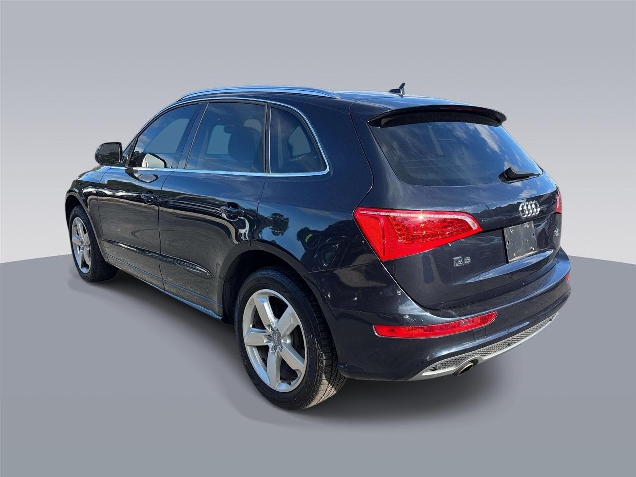 Audi Q5 quattro 4dr 3.2L Premium Plus 2012