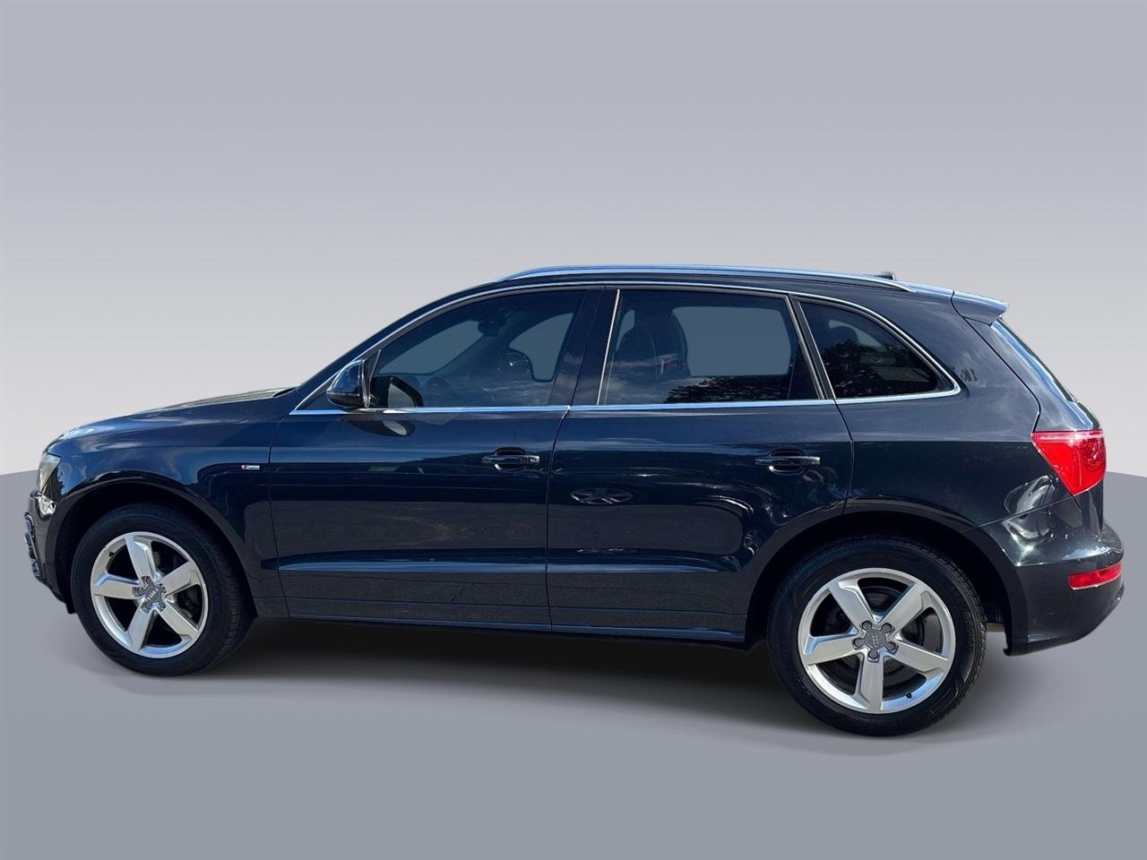 Audi Q5 quattro 4dr 3.2L Premium Plus 2012