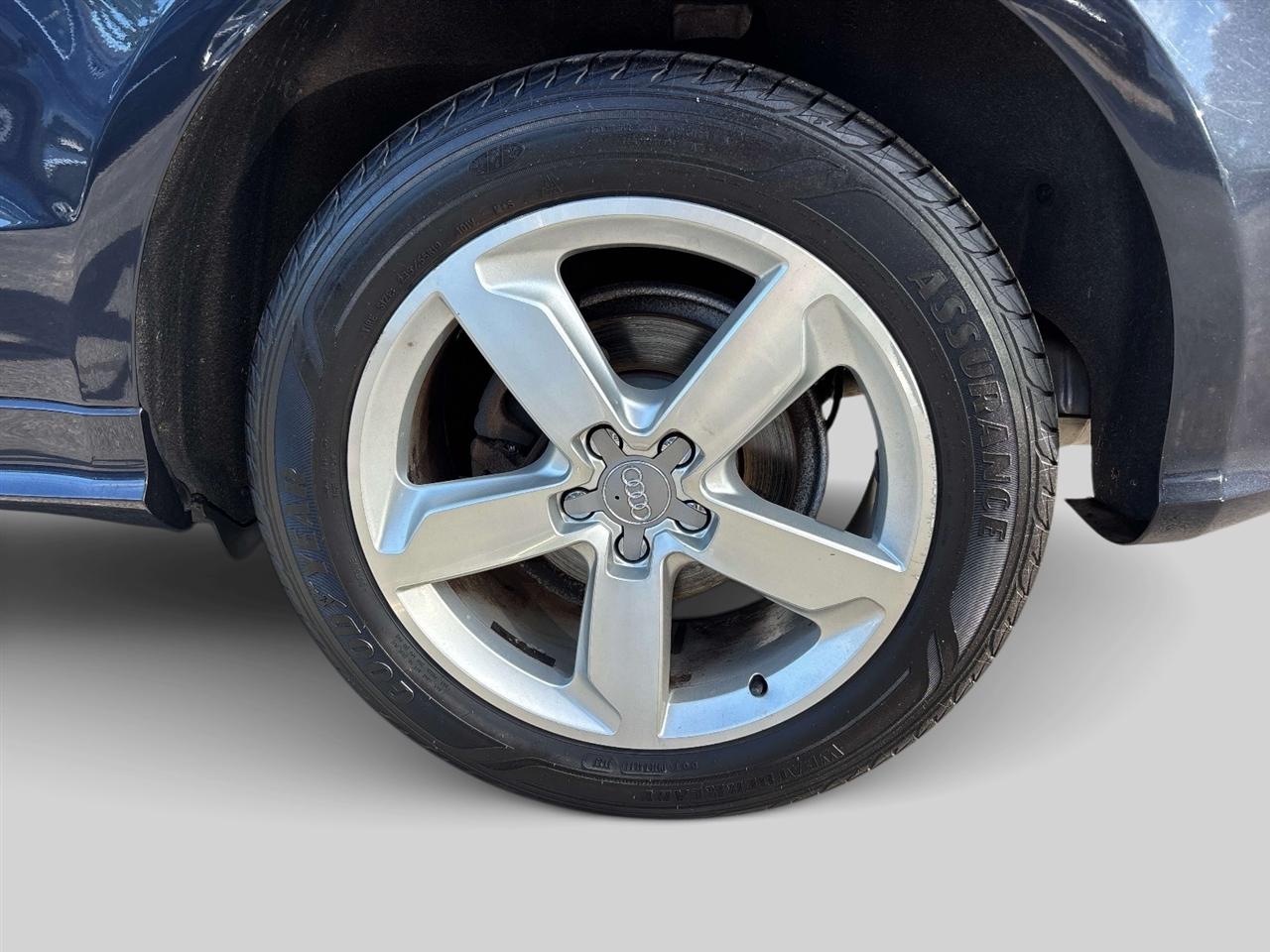 Audi Q5 quattro 4dr 3.2L Premium Plus 2012