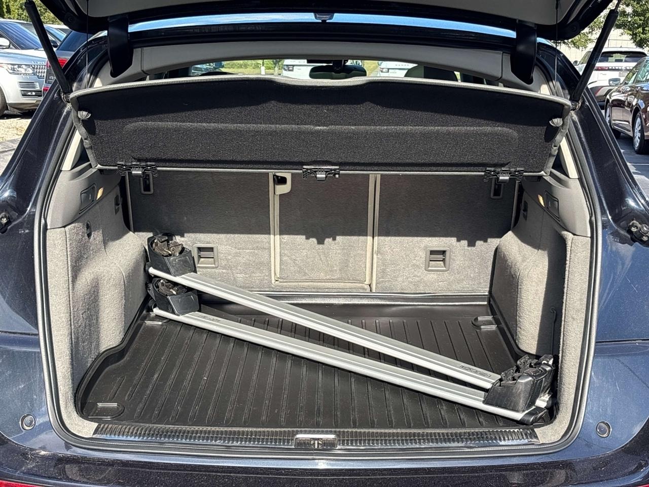 Audi Q5 quattro 4dr 3.2L Premium Plus 2012