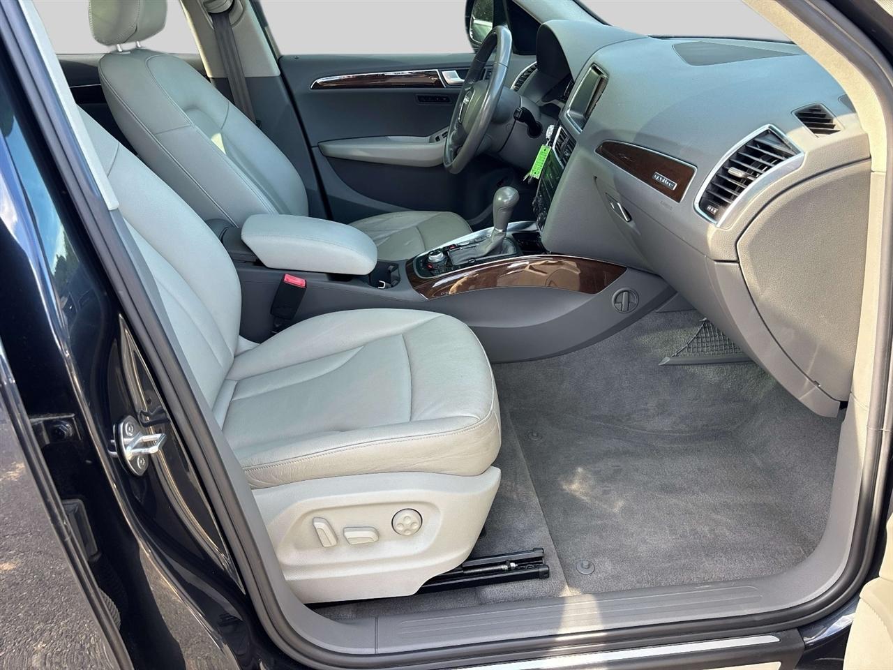 Audi Q5 quattro 4dr 3.2L Premium Plus 2012