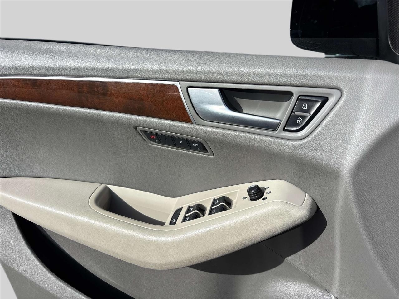 Audi Q5 quattro 4dr 3.2L Premium Plus 2012