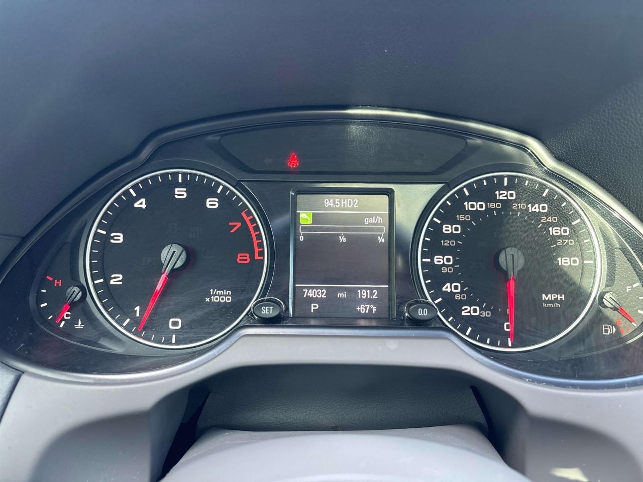 Audi Q5 quattro 4dr 3.2L Premium Plus 2012