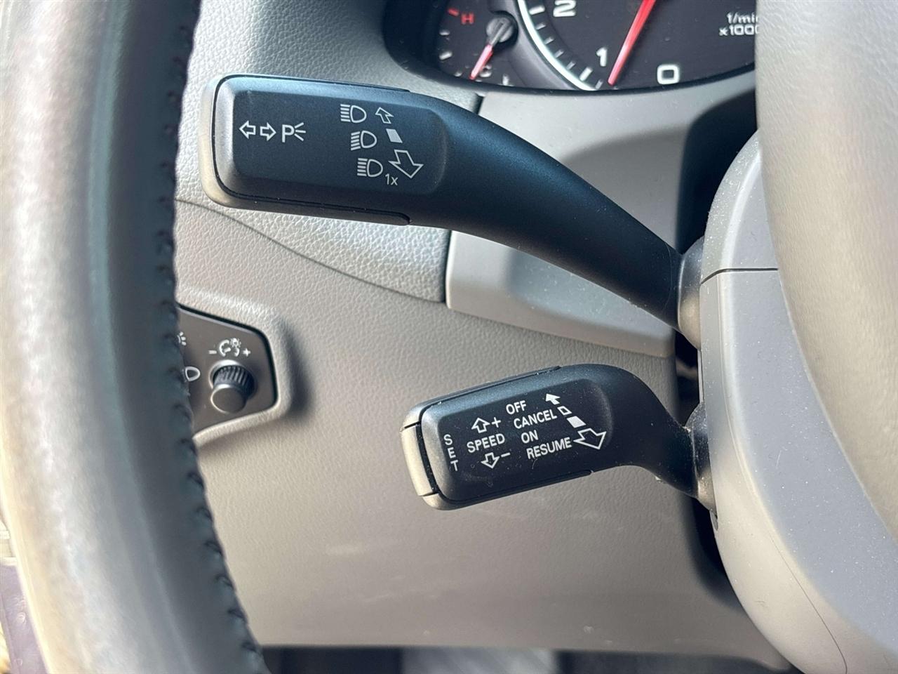 Audi Q5 quattro 4dr 3.2L Premium Plus 2012