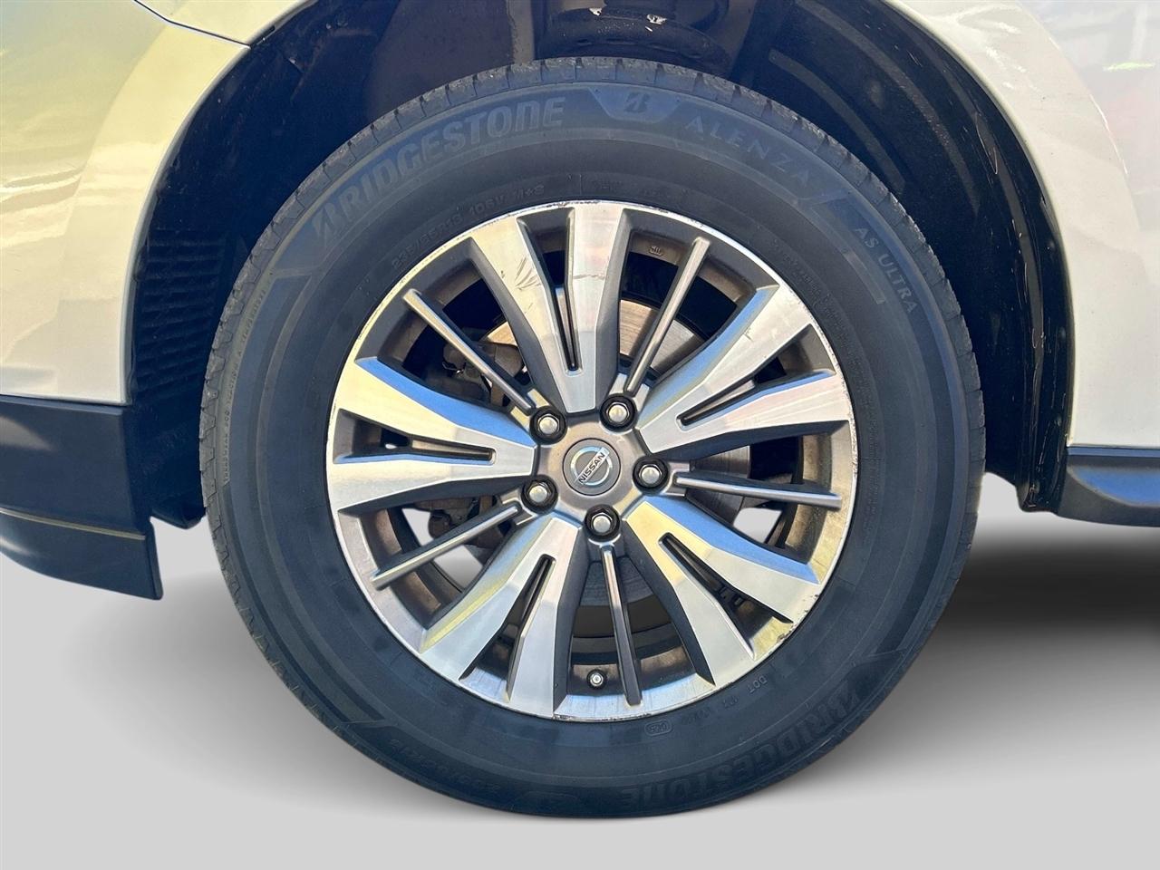 Nissan Pathfinder 4x4 SV 2018